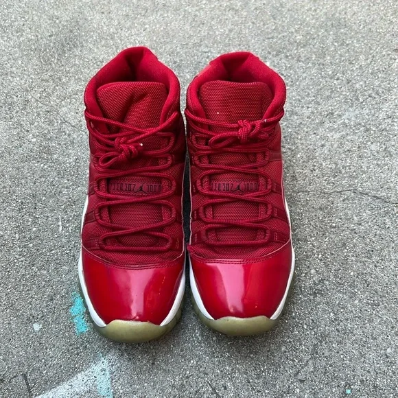 Air Jordan 11 - Picture 2 of 8